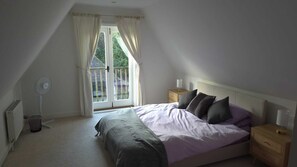 5 habitaciones, tabla de planchar con plancha y wifi gratis 