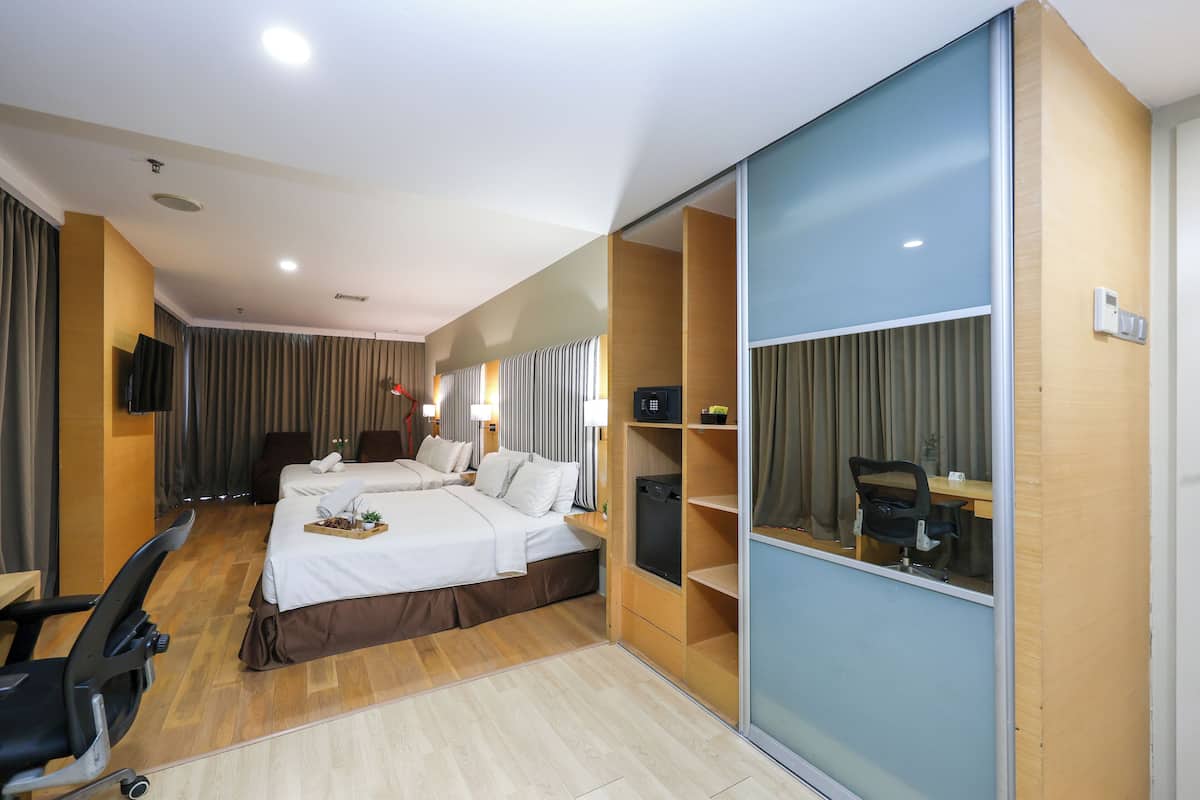 Premier Dualistic Family Room