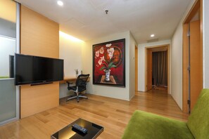 2-Bedroom Premier Clique Family Room | Living area