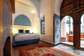 Suite | Egyptian cotton sheets, premium bedding, in-room safe, free WiFi