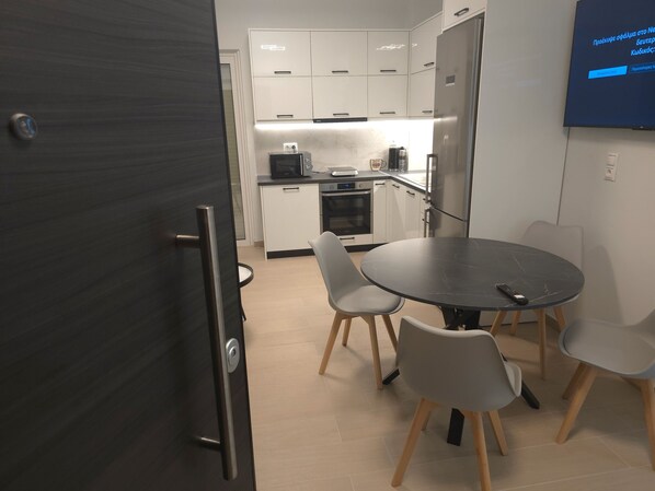 Fridge, microwave, coffee/tea maker, high chair