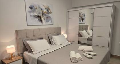 Appartement 'Preveza Lux and Comfort Suites' avec balcon, Wi-Fi et climatisation