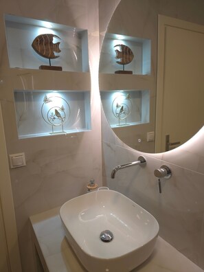 Shower, towels