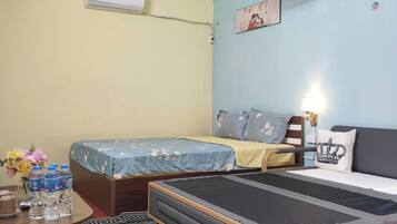 2 bedrooms, iron/ironing board, WiFi