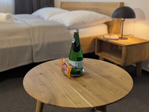 WiFi, bed sheets