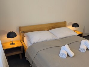 WiFi, bed sheets