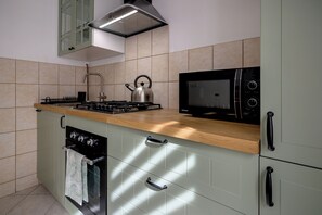 Classic Apartment | Private kitchen | Coffee/tea maker, electric kettle - RentPlanet - Apartament Kościuszki II (Wrocław)