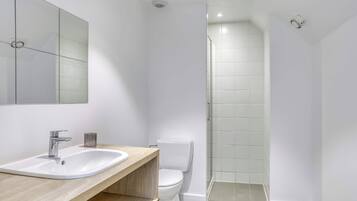 Douche, serviettes fournies