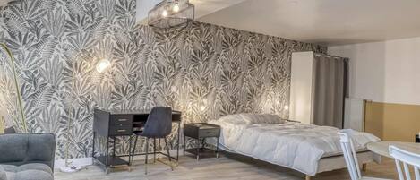 1 bedroom, desk, iron/ironing board, WiFi