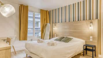 1 chambre, bureau, fer et planche à repasser, Wi-Fi