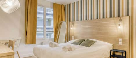 1 bedroom, desk, iron/ironing board, WiFi