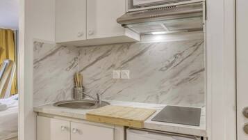 Fridge, microwave, stovetop, coffee/tea maker