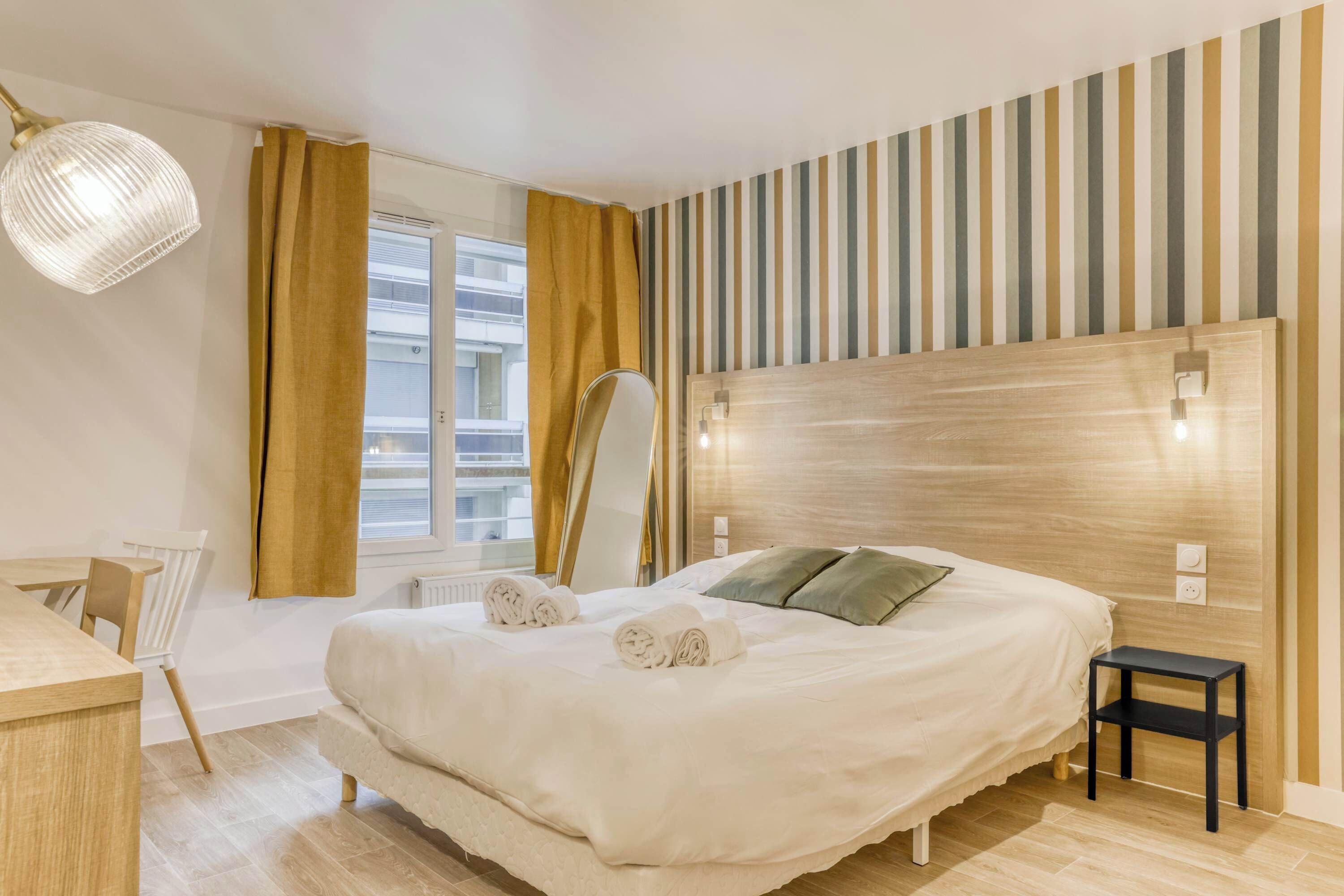 1 chambre, bureau, fer et planche à repasser, Wi-Fi