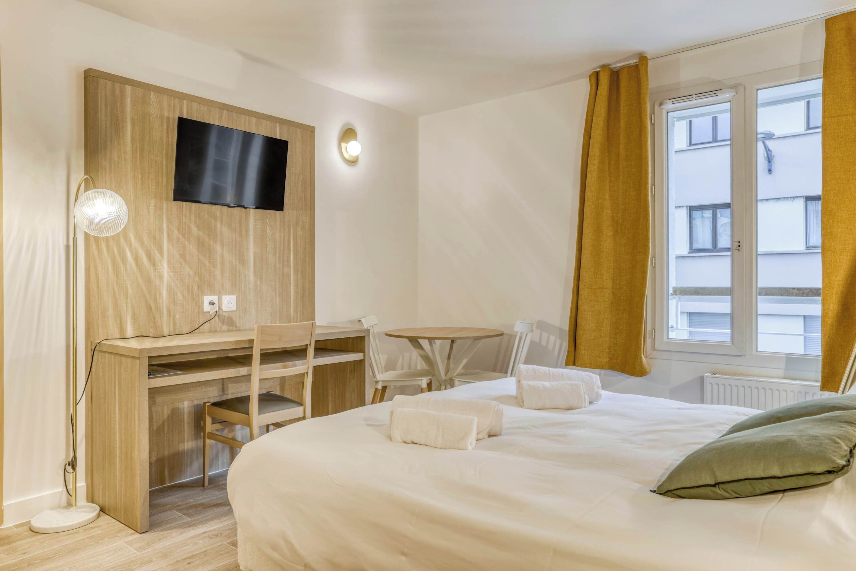 1 chambre, bureau, fer et planche à repasser, Wi-Fi