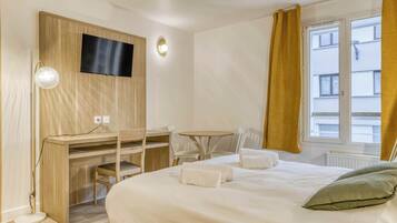 1 chambre, bureau, fer et planche à repasser, Wi-Fi