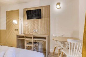1 bedroom, desk, iron/ironing board, WiFi