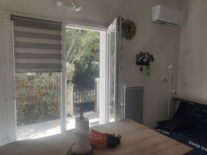 Fernseher, Tischtennisplatte