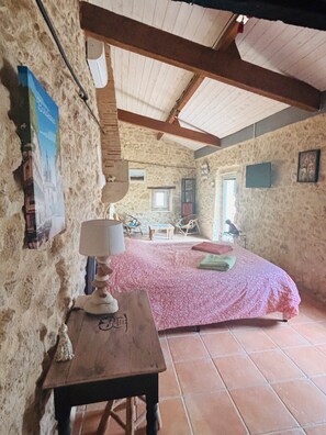 1 dormitori, wifi i roba de llit