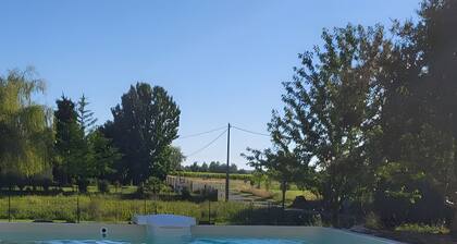 Chambre d'hÎtes 'Chambre D'hÎtes De La Hulotte' avec piscine partagée, Wi-Fi et climatisation