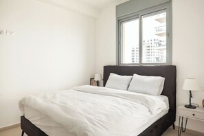 3 bedrooms, iron/ironing board, travel crib, WiFi - Fresh 3BR APT 32 Floor See View Tower | Mamad (Bat Yam)