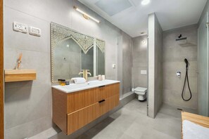 Shower, hair dryer, towels, shampoo