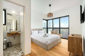 3 bedrooms, iron/ironing board, travel crib, WiFi