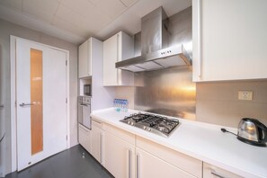 Superior Apartment, 3 Bedrooms, Balcony, City View | Private kitchen