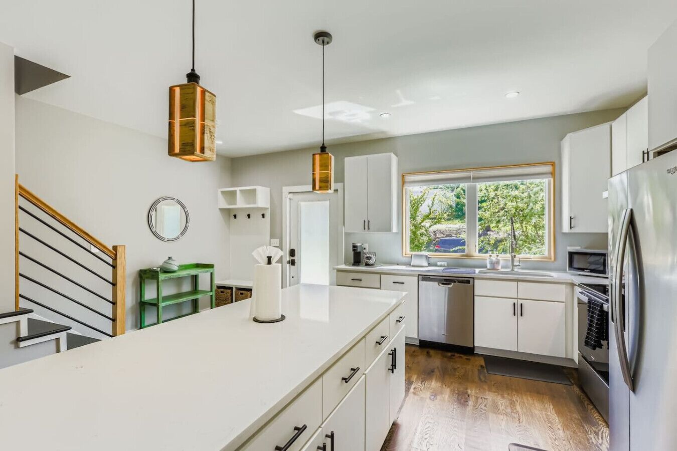 冷蔵庫、電子レンジ、オーブン、コンロ