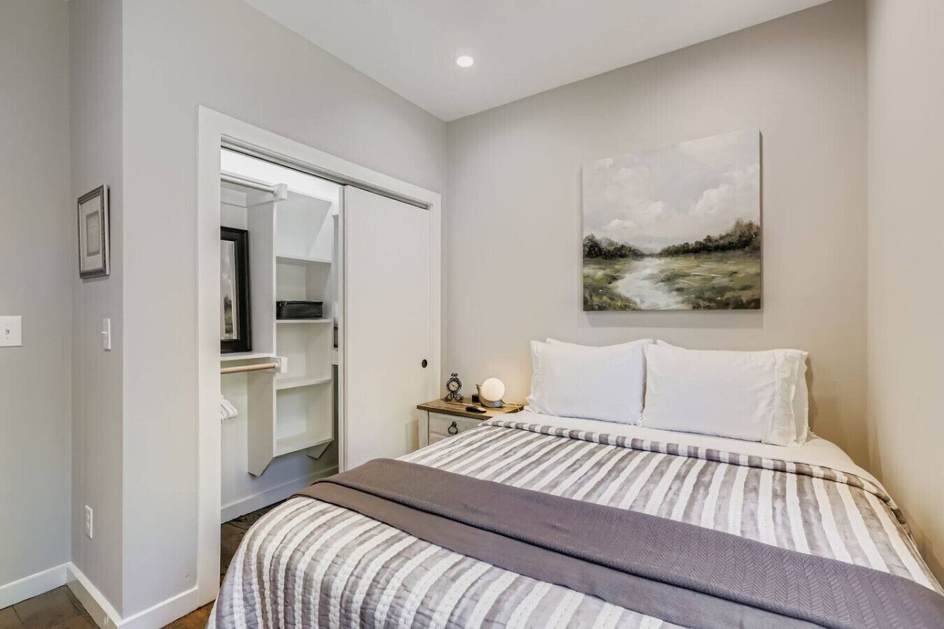 2 slaapkamers, een strijkplank/strijkijzer, wifi, beddengoed