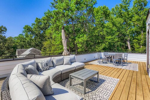 Modern 2BR near Tobacco Trail w/ rooftop deck