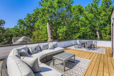 Modern 2BR near Tobacco Trail w/ rooftop deck