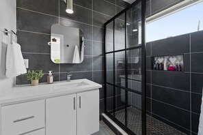 Hair dryer - On Cloud Durham + 2BR w/ Rooftop Deck (Durham)
