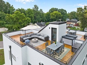 Outdoor dining - On Cloud Durham + 2BR w/ Rooftop Deck (Durham)