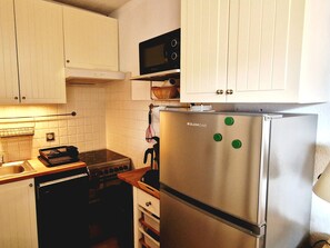 Kühlschrank, Mikrowelle, Ofen, Geschirrspüler