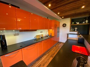 Dishwasher, coffee/tea maker, toaster