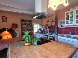 Réfrigérateur, four à micro-ondes, lave-vaisselle