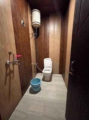 Shower, free toiletries, towels, soap