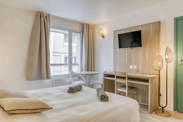 1 bedroom, desk, iron/ironing board, WiFi