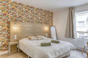 1 bedroom, desk, iron/ironing board, WiFi