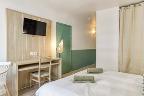 1 bedroom, desk, iron/ironing board, WiFi