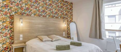 1 bedroom, desk, iron/ironing board, WiFi