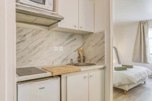 1 bedroom, desk, iron/ironing board, WiFi