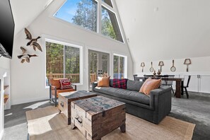 Smart TV, books - Branson 20 Min- Creek- Family Friendly (Omaha)