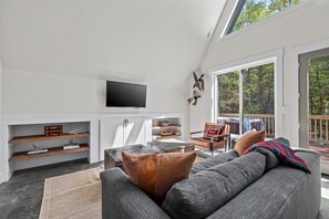 Smart TV, books - Branson 20 Min- Creek- Family Friendly (Omaha)