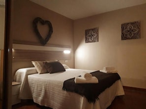 3 chambres, fer et planche Ă repasser, Wi-Fi gratuit, draps fournis