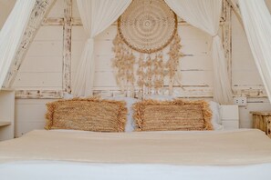 In-room safe, free WiFi - VillaLunaSiargao (General Luna)