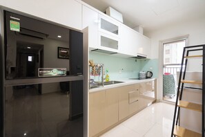 Standard Apartment, City View | Shared kitchen