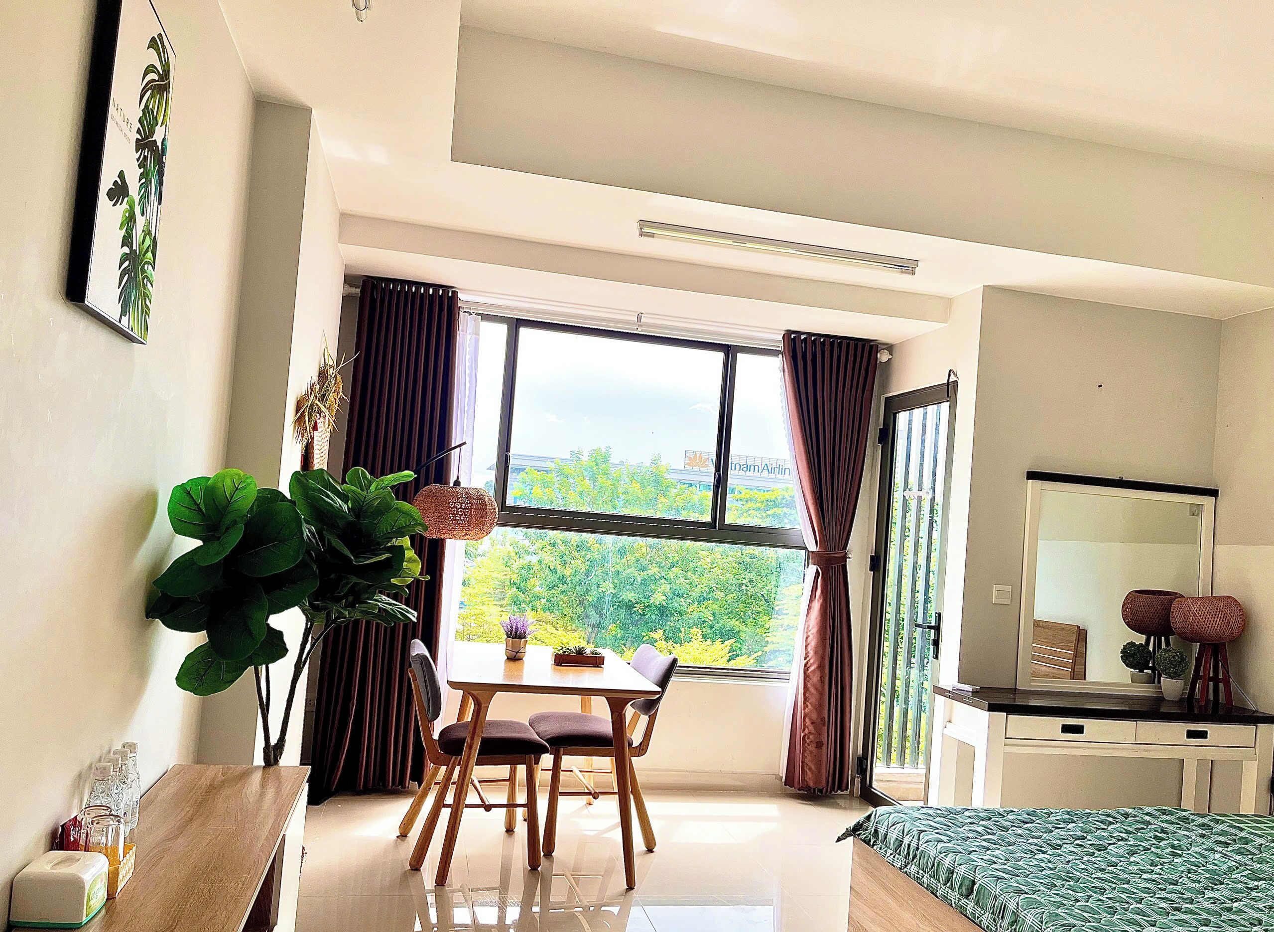 Hypo-allergenic bedding, individually furnished, blackout curtains