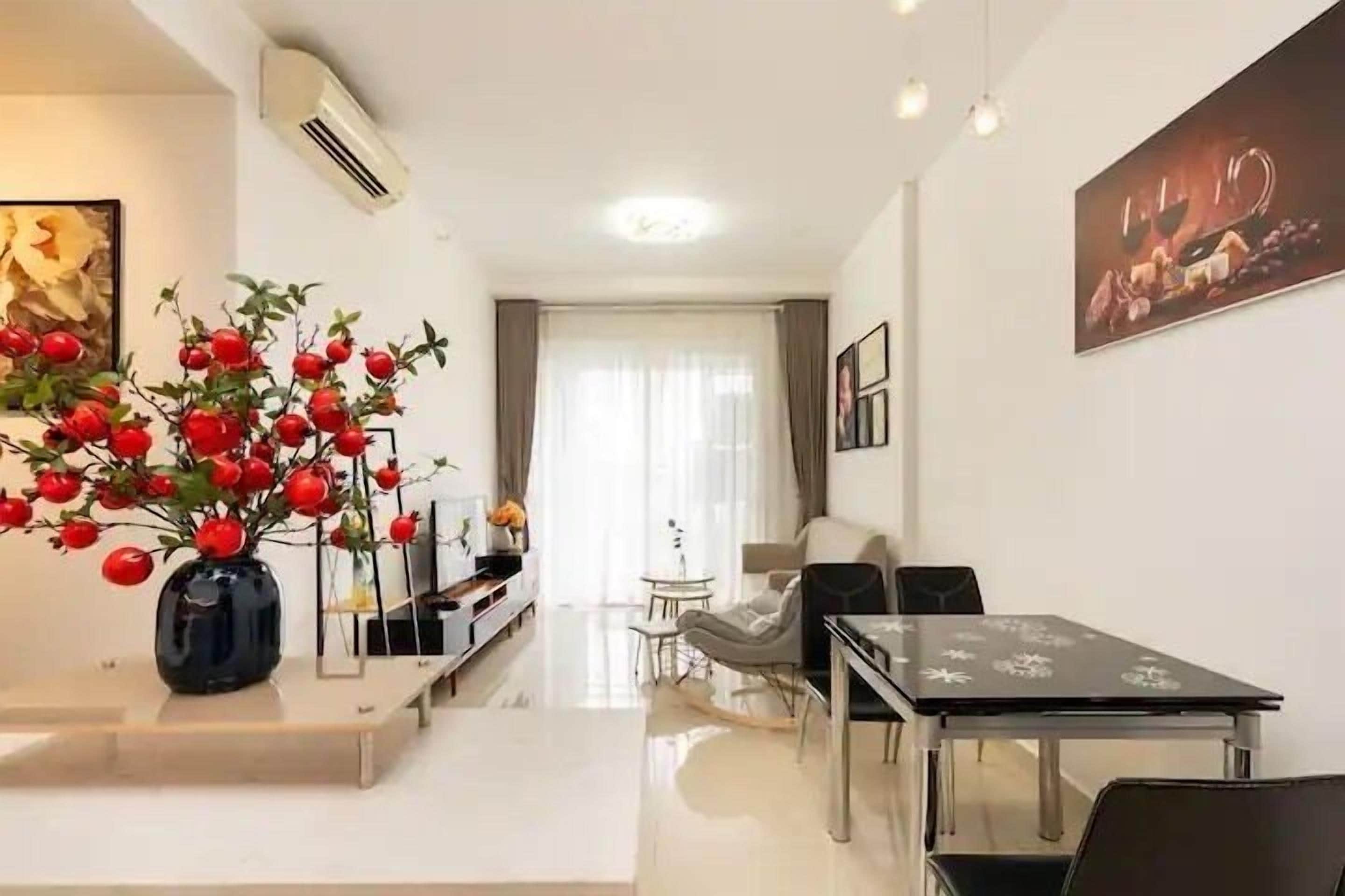 Deluxe Apartment, 2 Bedrooms, City View | Living area