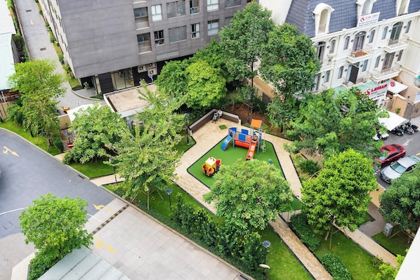 Children’s play area – outdoor